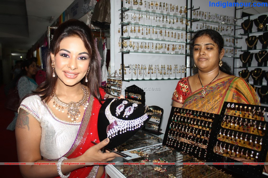 Srilekha at Parinaya Wedding Fair Event hd photo