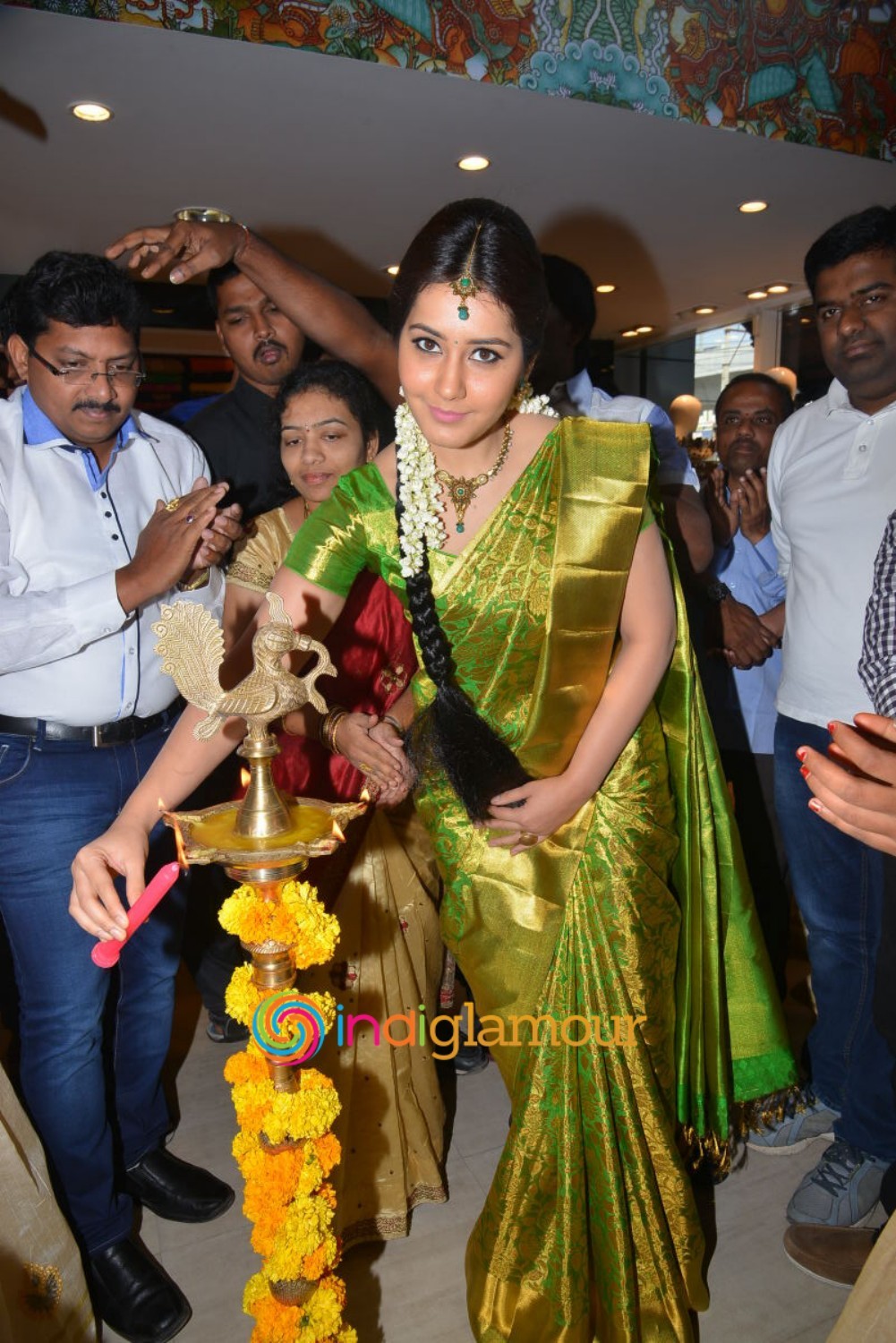Rashi Khanna Launches Kanchipuram Kamakshi Silks Event hd photo