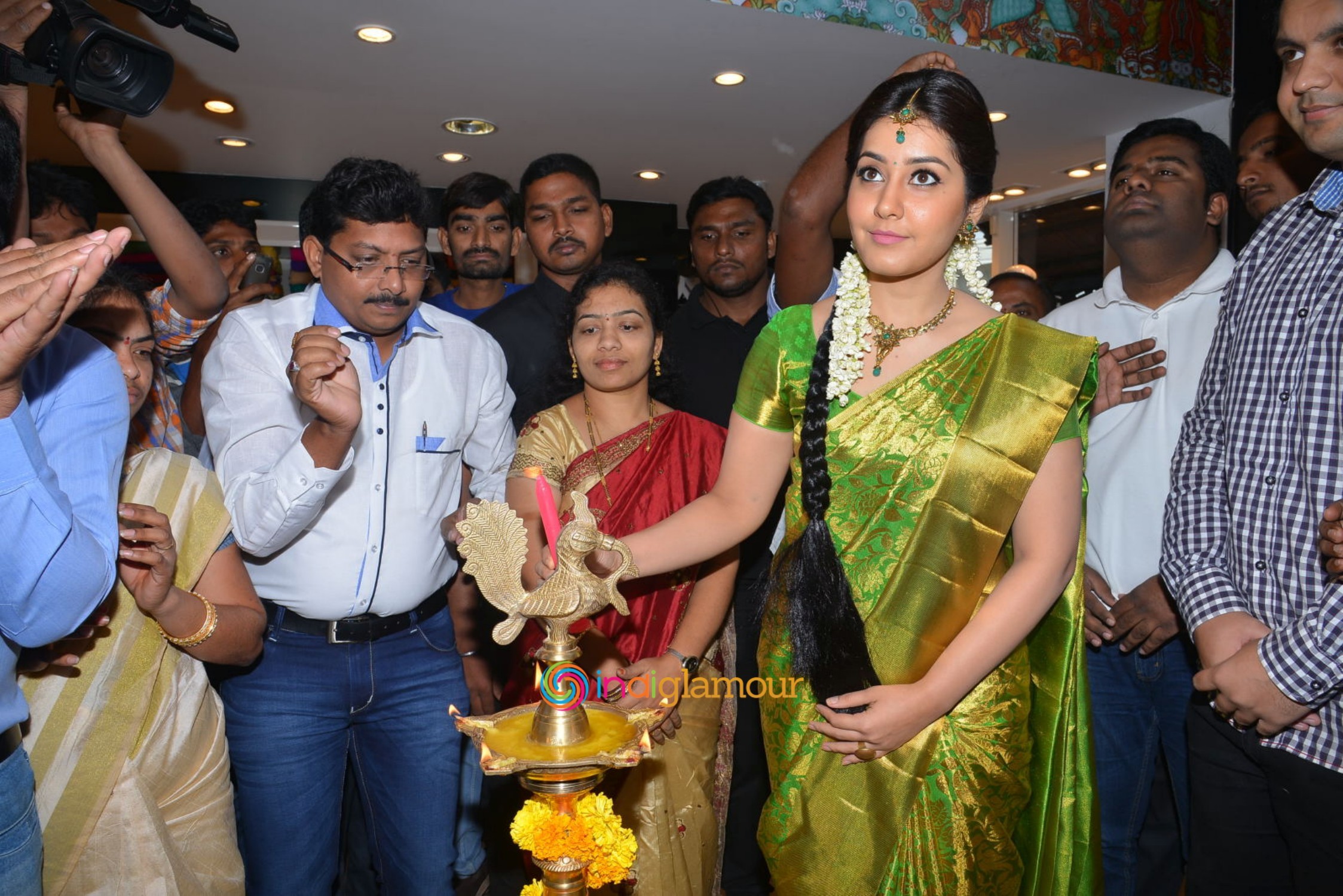 Rashi Khanna Launches Kanchipuram Kamakshi Silks Event hd photo