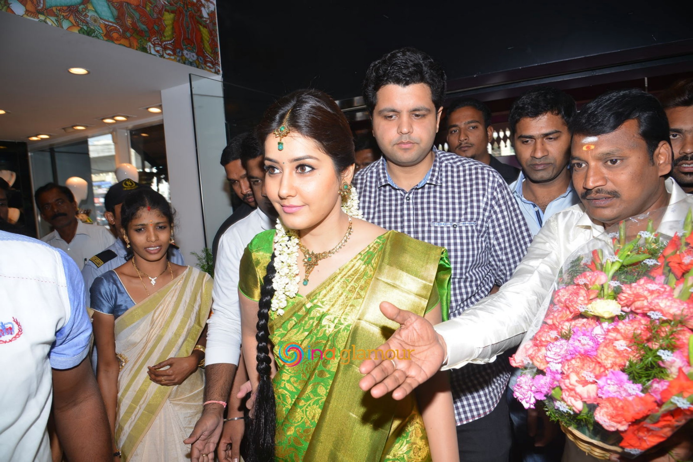Rashi Khanna Launches Kanchipuram Kamakshi Silks Event hd photo