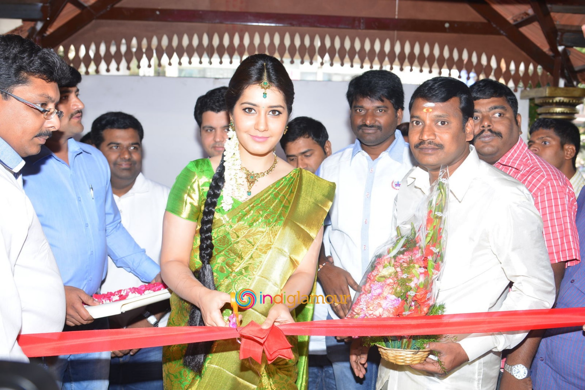 Rashi Khanna Launches Kanchipuram Kamakshi Silks Event hd photo