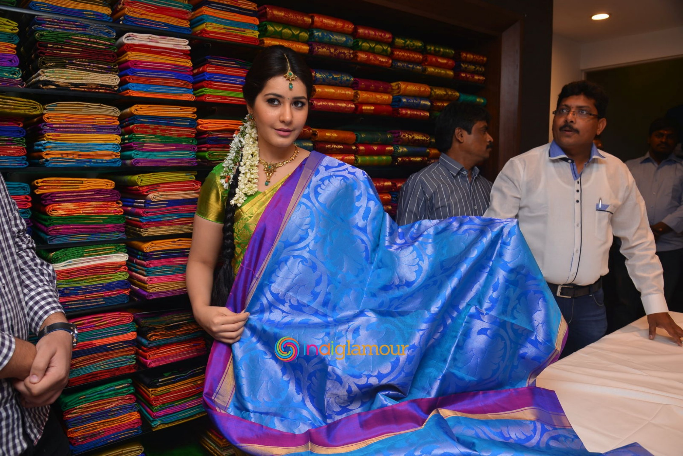 Rashi Khanna Launches Kanchipuram Kamakshi Silks Event hd photo