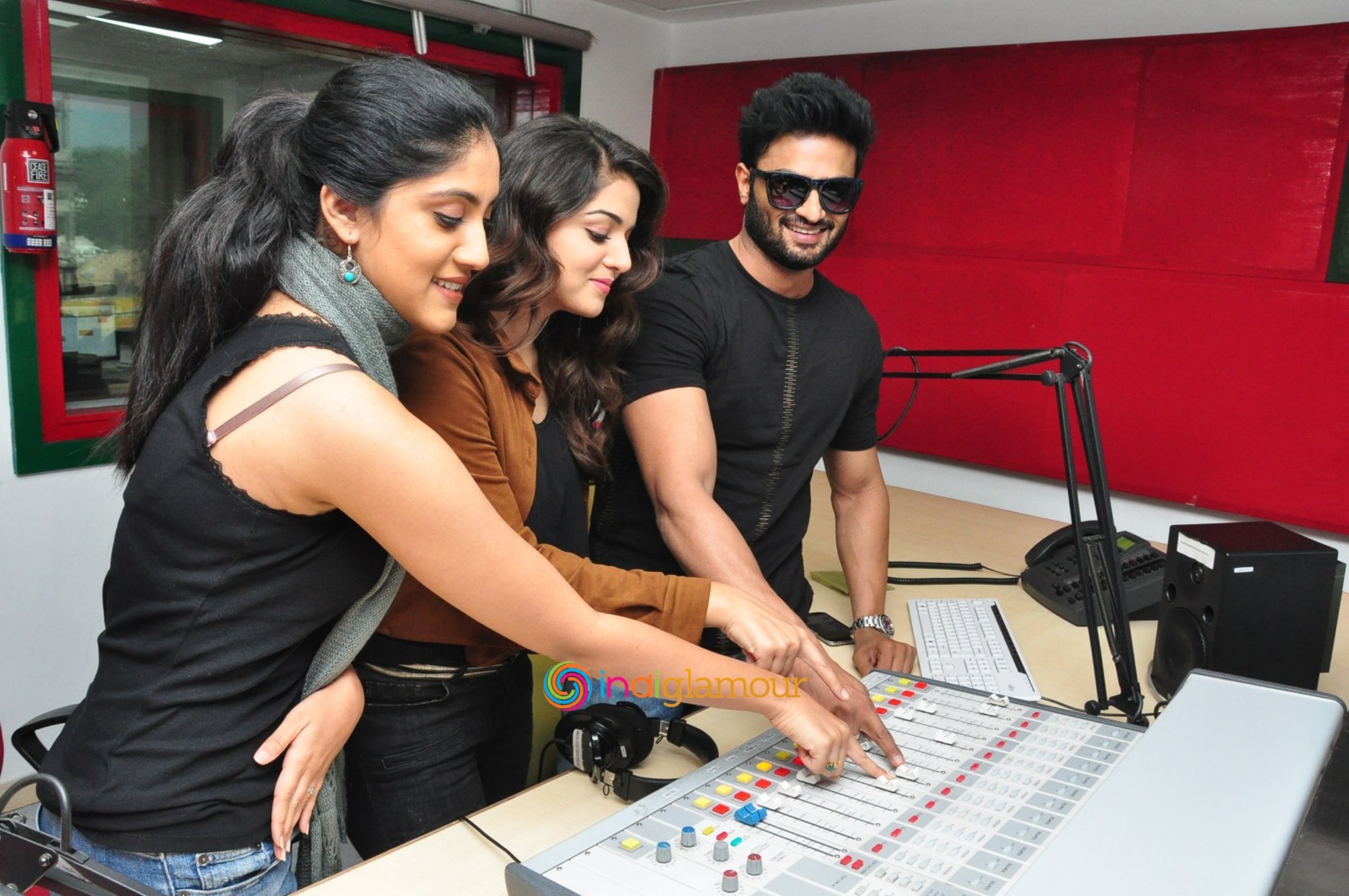 Bhale Manchi Roju Team at Radio Mirchi Event hd photo
