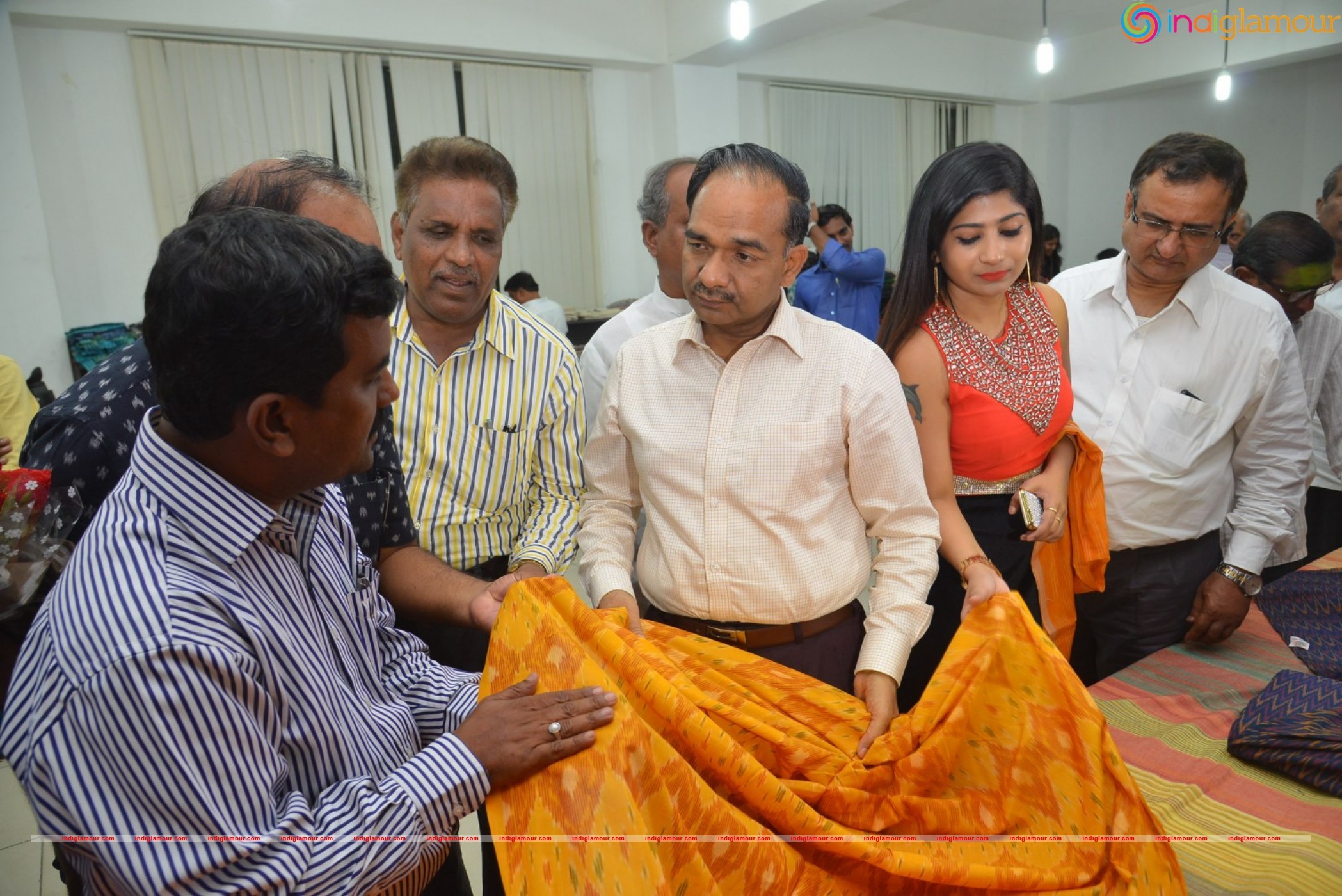 Madhulagna Das at Pochampally Ikat Art Mela Event hd photo