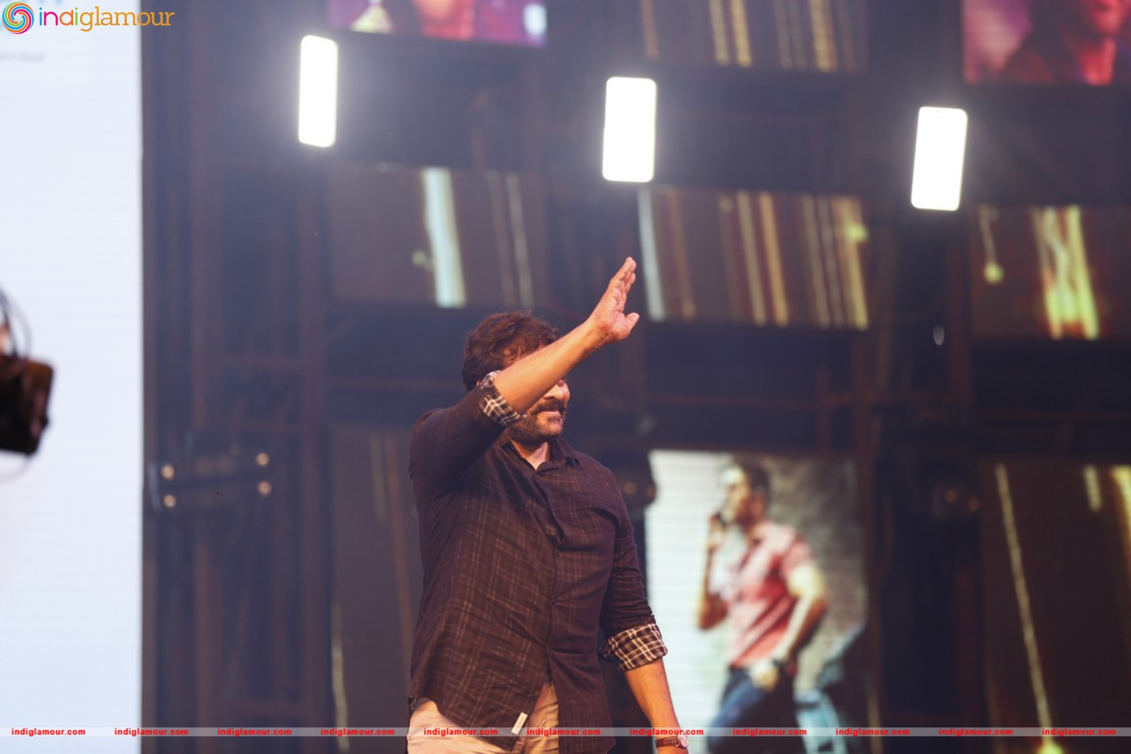 Sarrainodu Pre Release Grand Function at Vizag Event hd photo