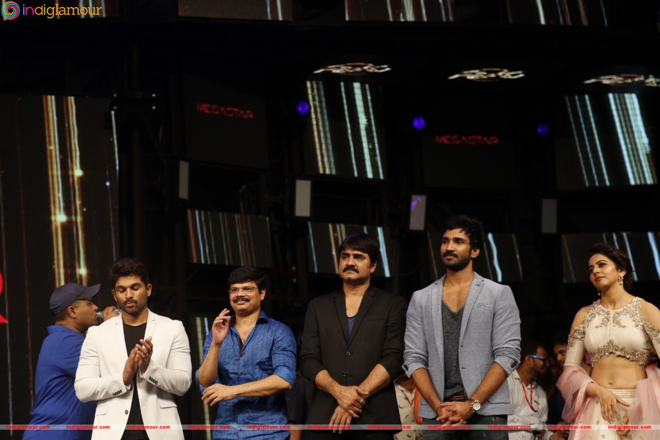 Sarrainodu Pre Release Grand Function at Vizag Event hd photo