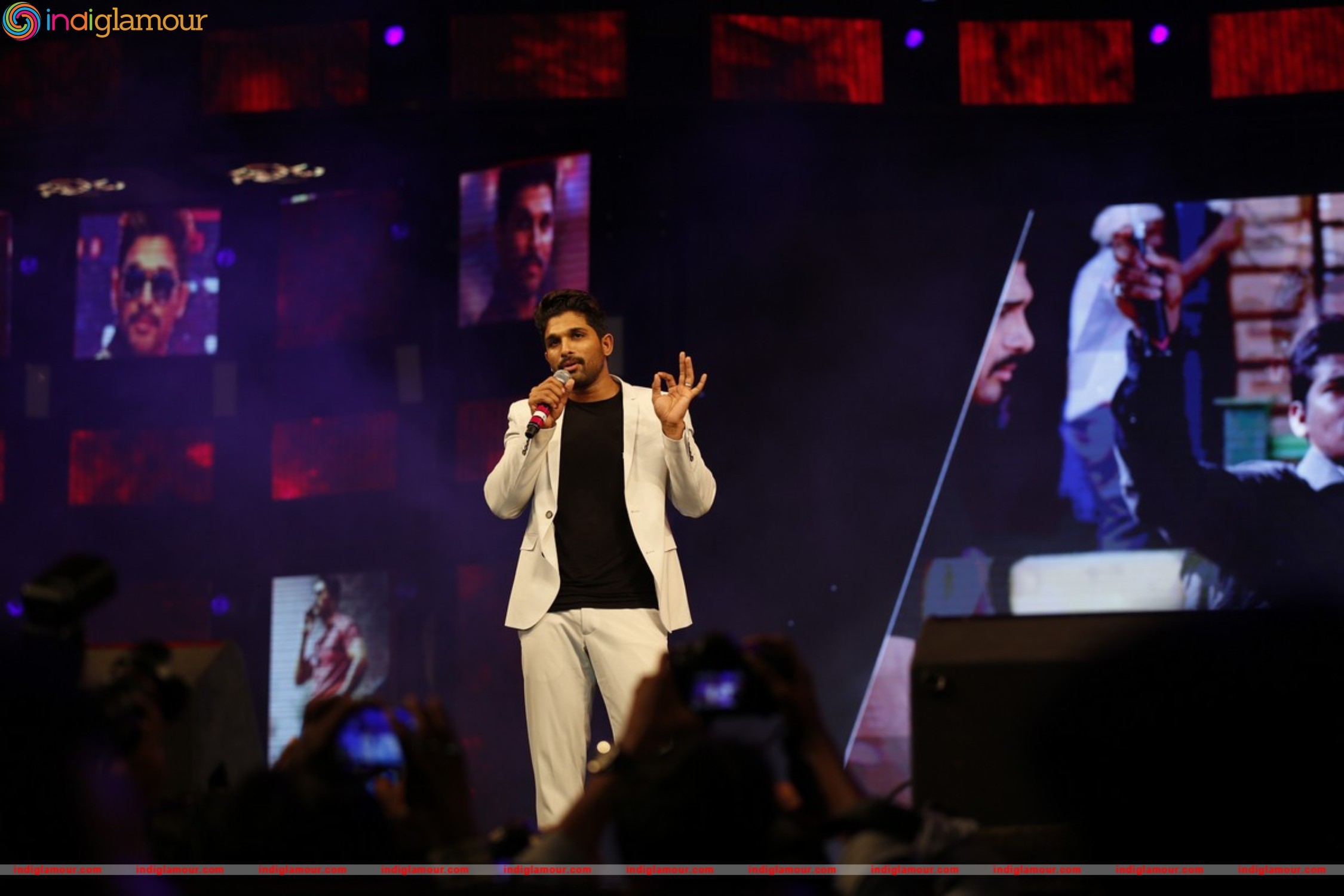 Sarrainodu Pre Release Grand Function at Vizag Event hd photo