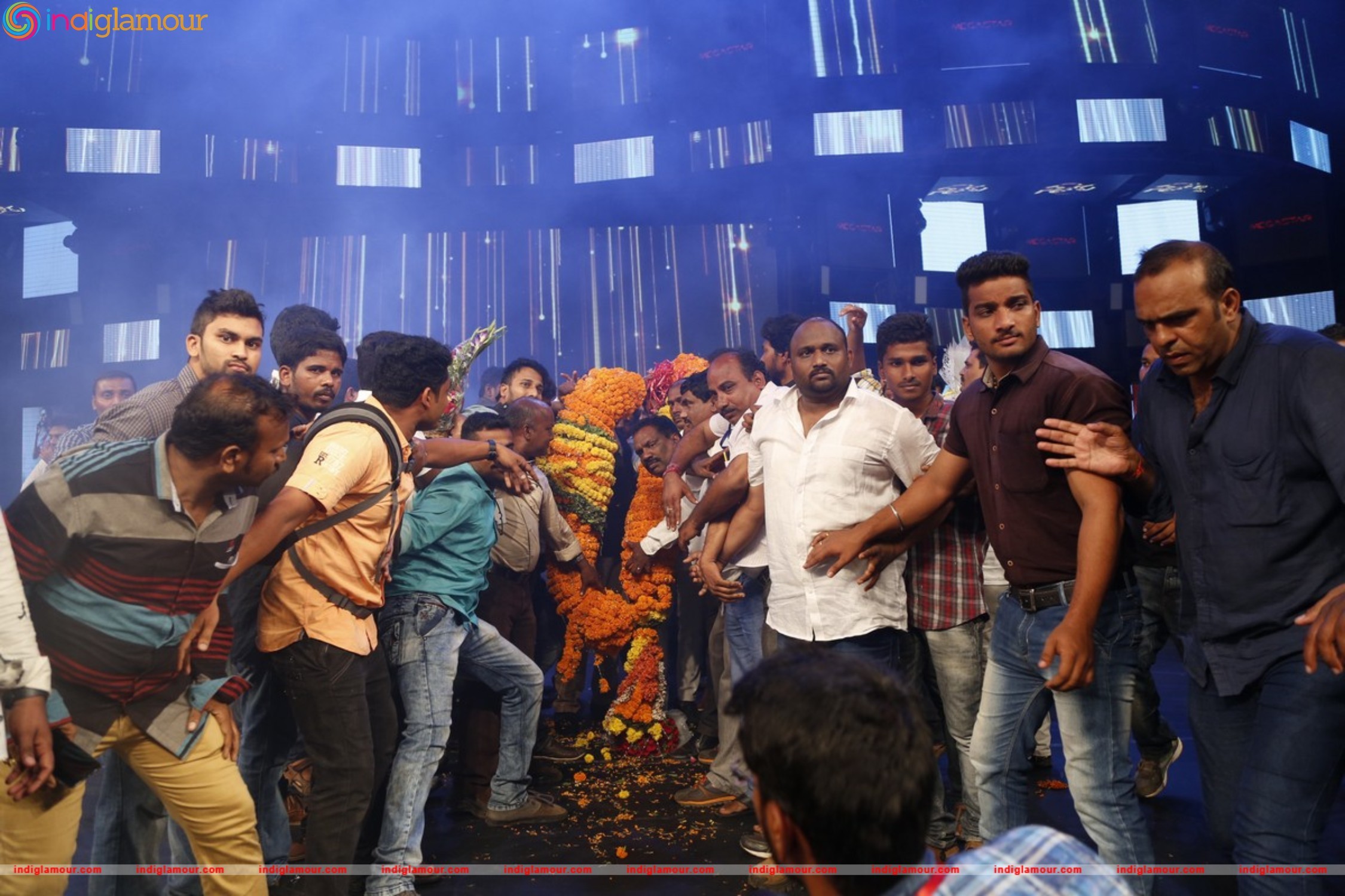 Sarrainodu Pre Release Grand Function at Vizag Event hd photo