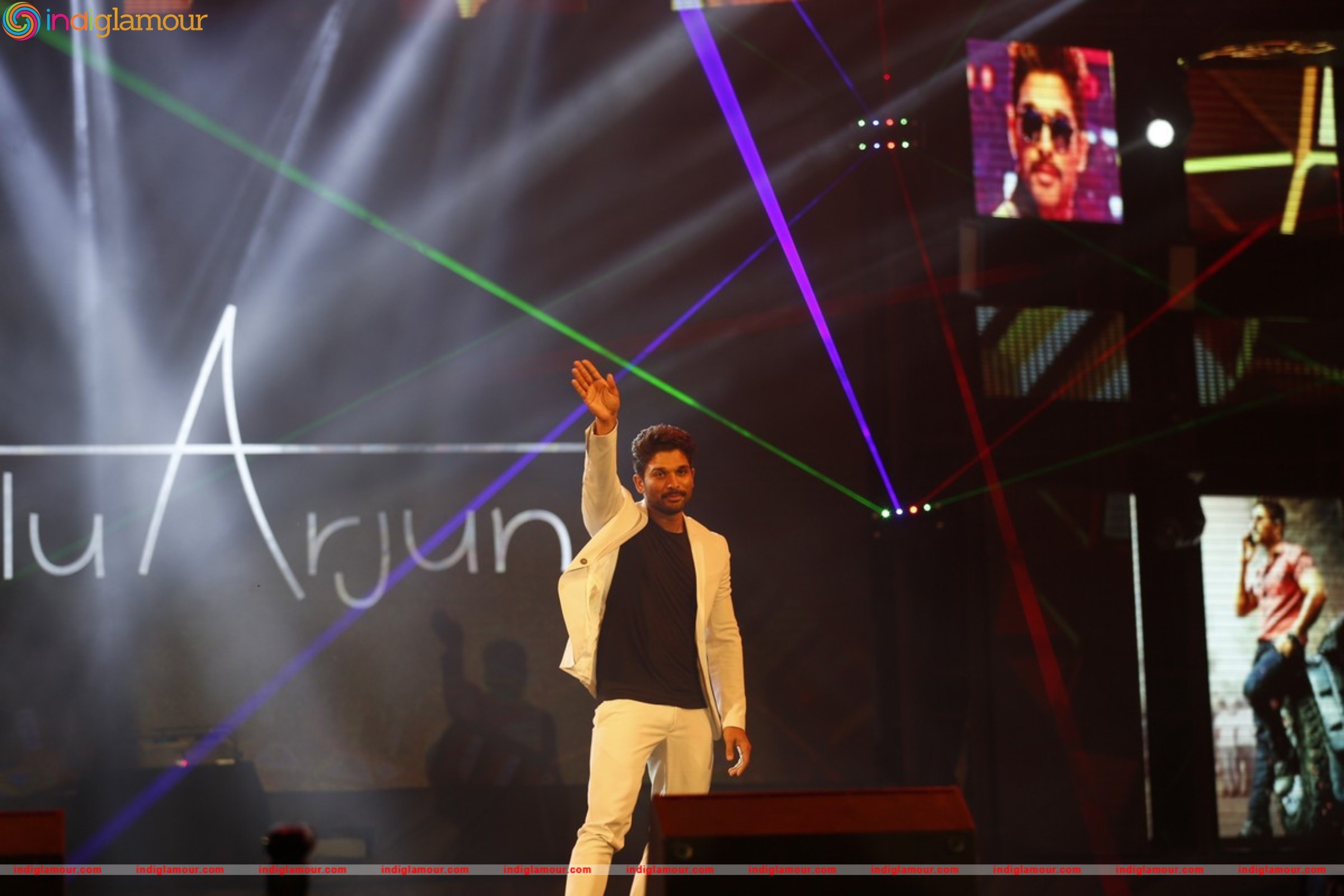 Sarrainodu Pre Release Grand Function at Vizag Event hd photo