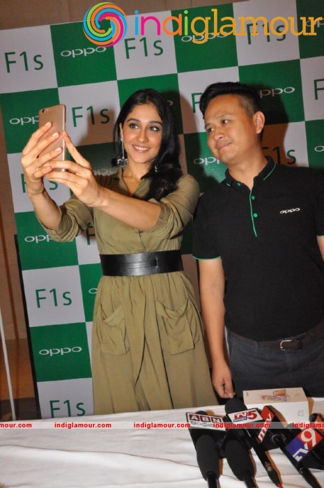 Regina Launches Oppo F1s Phone Event hd photo
