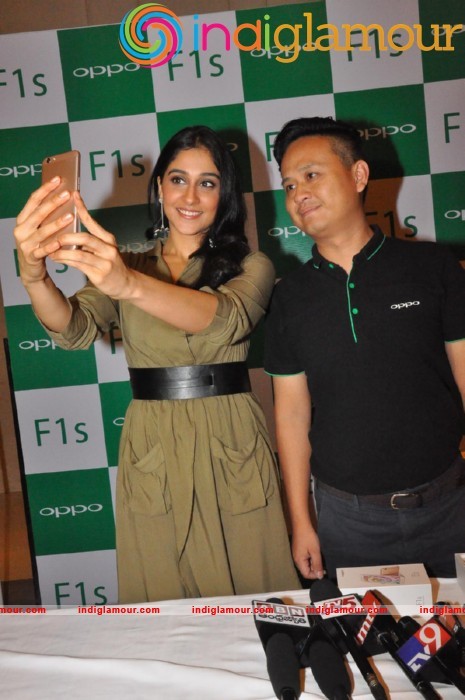 Regina Launches Oppo F1s Phone Event hd photo