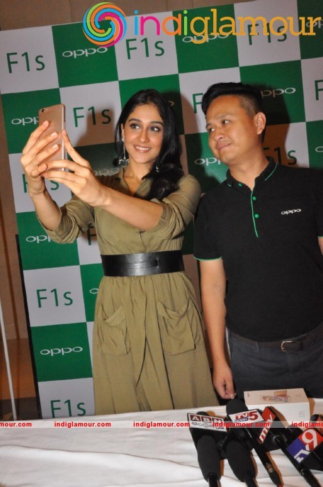 Regina Launches Oppo F1s Phone Event hd photo
