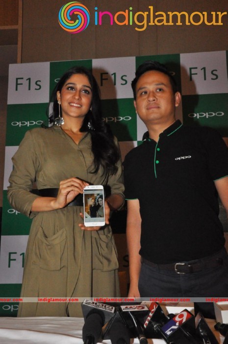 Regina Launches Oppo F1s Phone Event hd photo