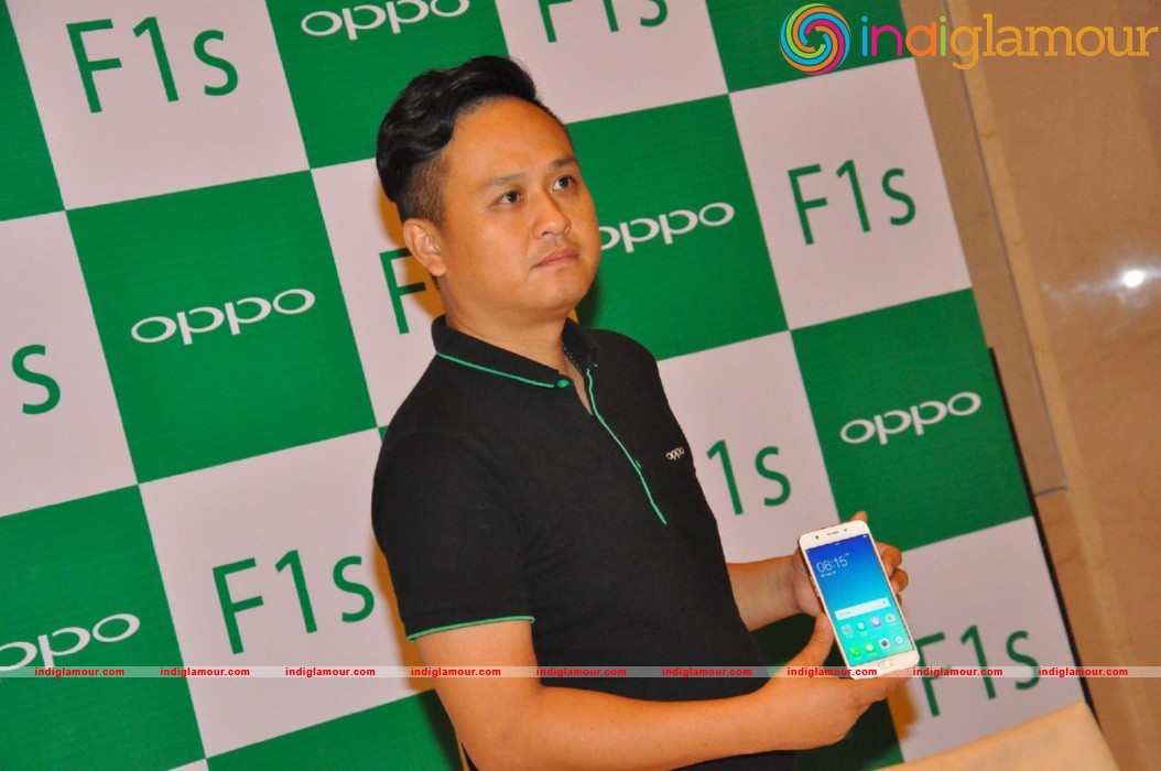 Regina Launches Oppo F1s Phone Event hd photo