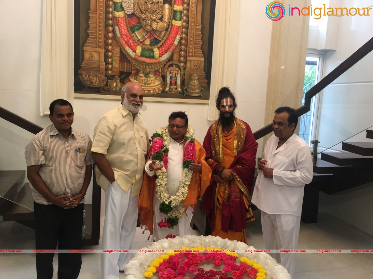 Brahmanandam Felicitates Artist BKS Varma Event hd photo