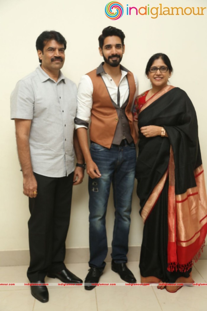 Aatadukundam Raa Movie Audio Launch Event hd photo
