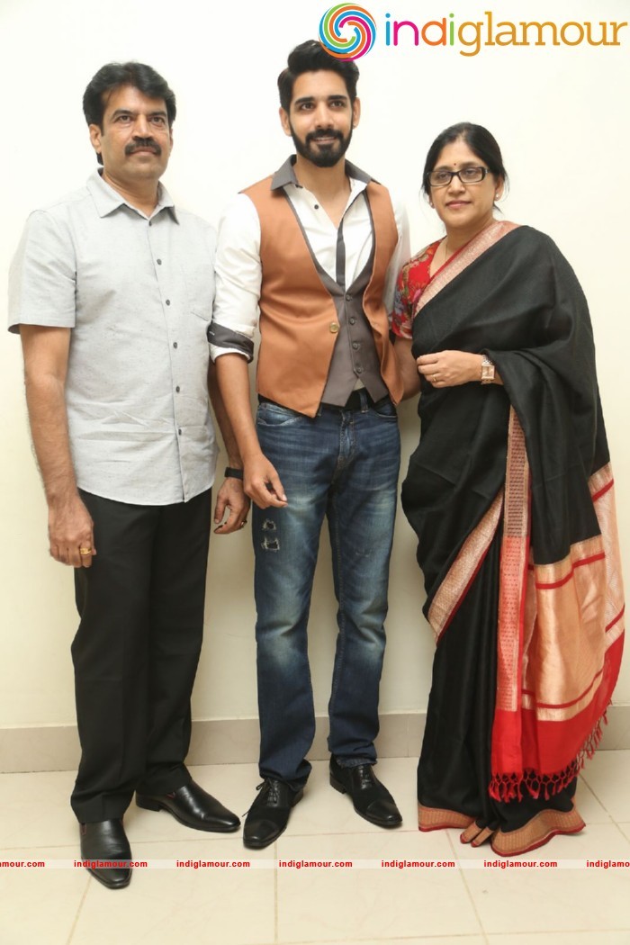Aatadukundam Raa Movie Audio Launch Event hd photo