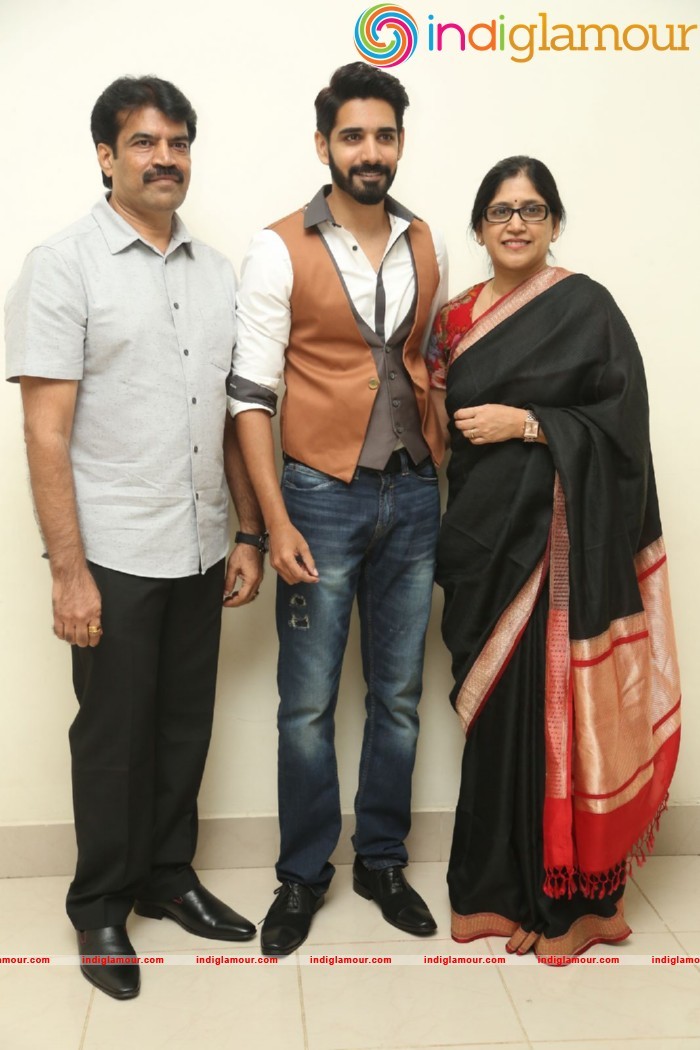 Aatadukundam Raa Movie Audio Launch Event hd photo