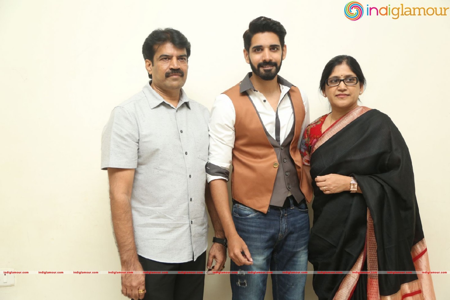 Aatadukundam Raa Movie Audio Launch Event hd photo