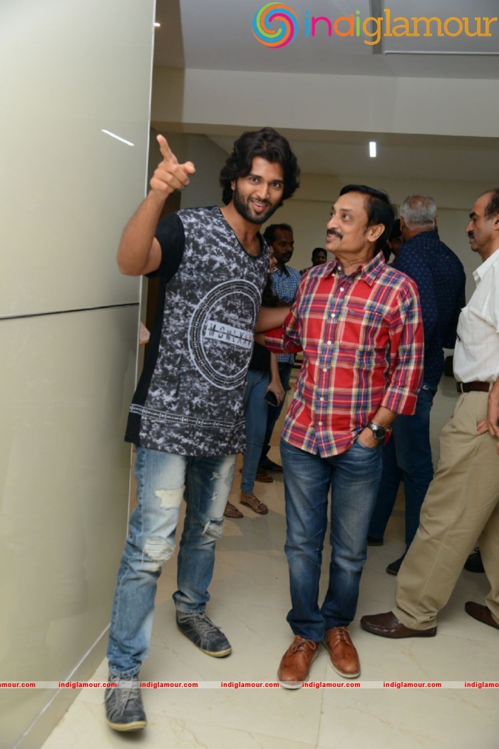 KTR Watching Pellichupulu Special Show Photos Event hd photo