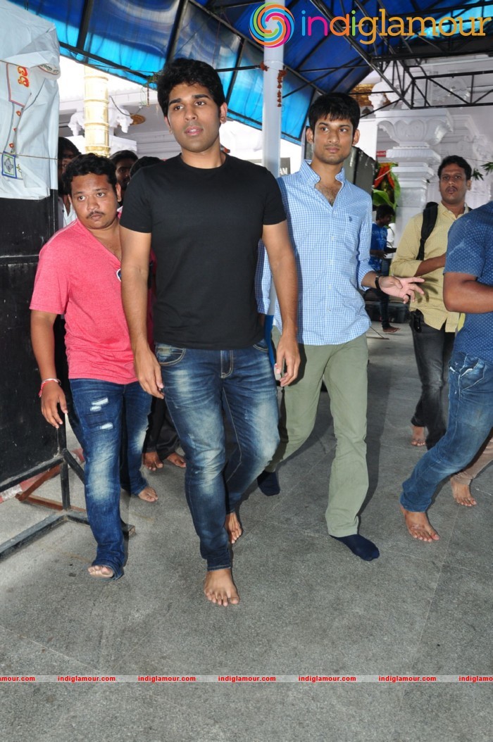 Allu Sirish At Chiranjeevi Birthday Celebrations at Filmnagar Temple Event hd photo