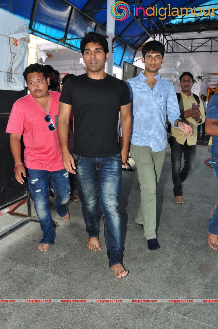 Allu Sirish At Chiranjeevi Birthday Celebrations at Filmnagar Temple Event hd photo