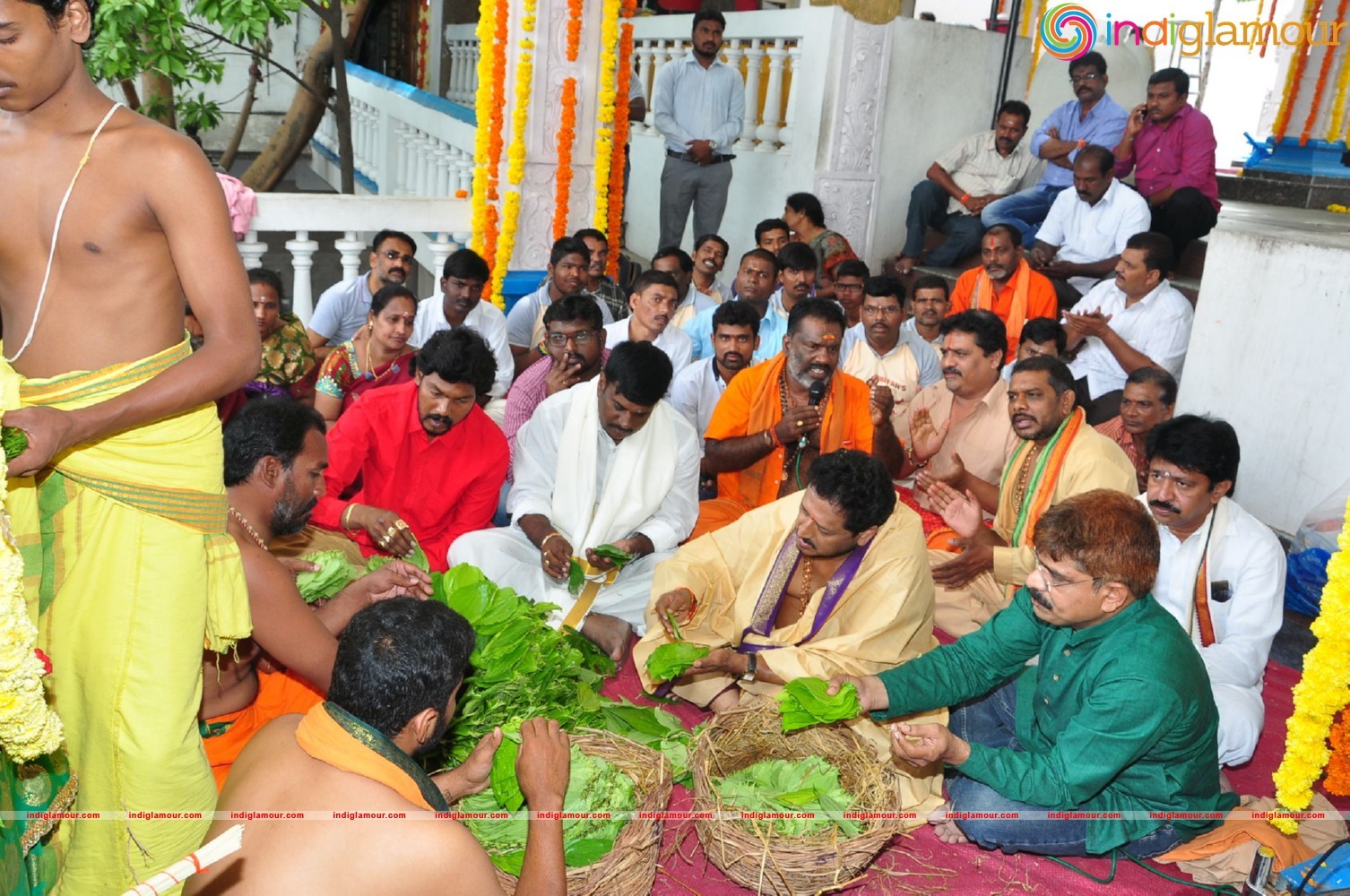 Allu Sirish At Chiranjeevi Birthday Celebrations at Filmnagar Temple Event hd photo