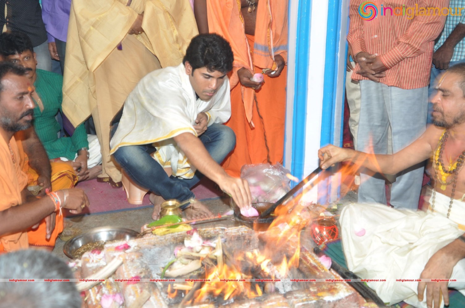 Allu Sirish At Chiranjeevi Birthday Celebrations at Filmnagar Temple Event hd photo