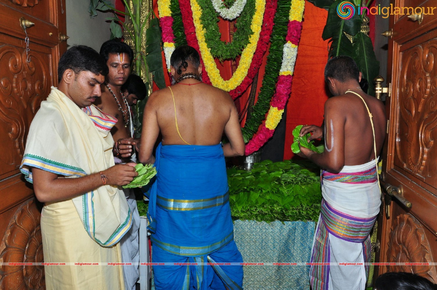 Allu Sirish At Chiranjeevi Birthday Celebrations at Filmnagar Temple Event hd photo