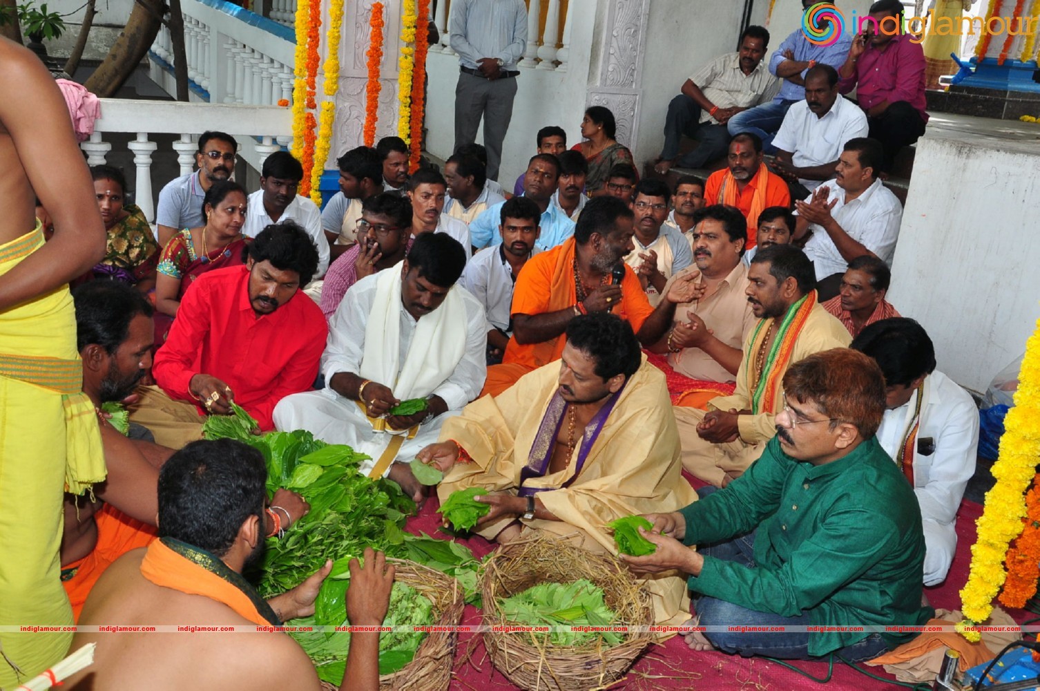 Allu Sirish At Chiranjeevi Birthday Celebrations at Filmnagar Temple Event hd photo