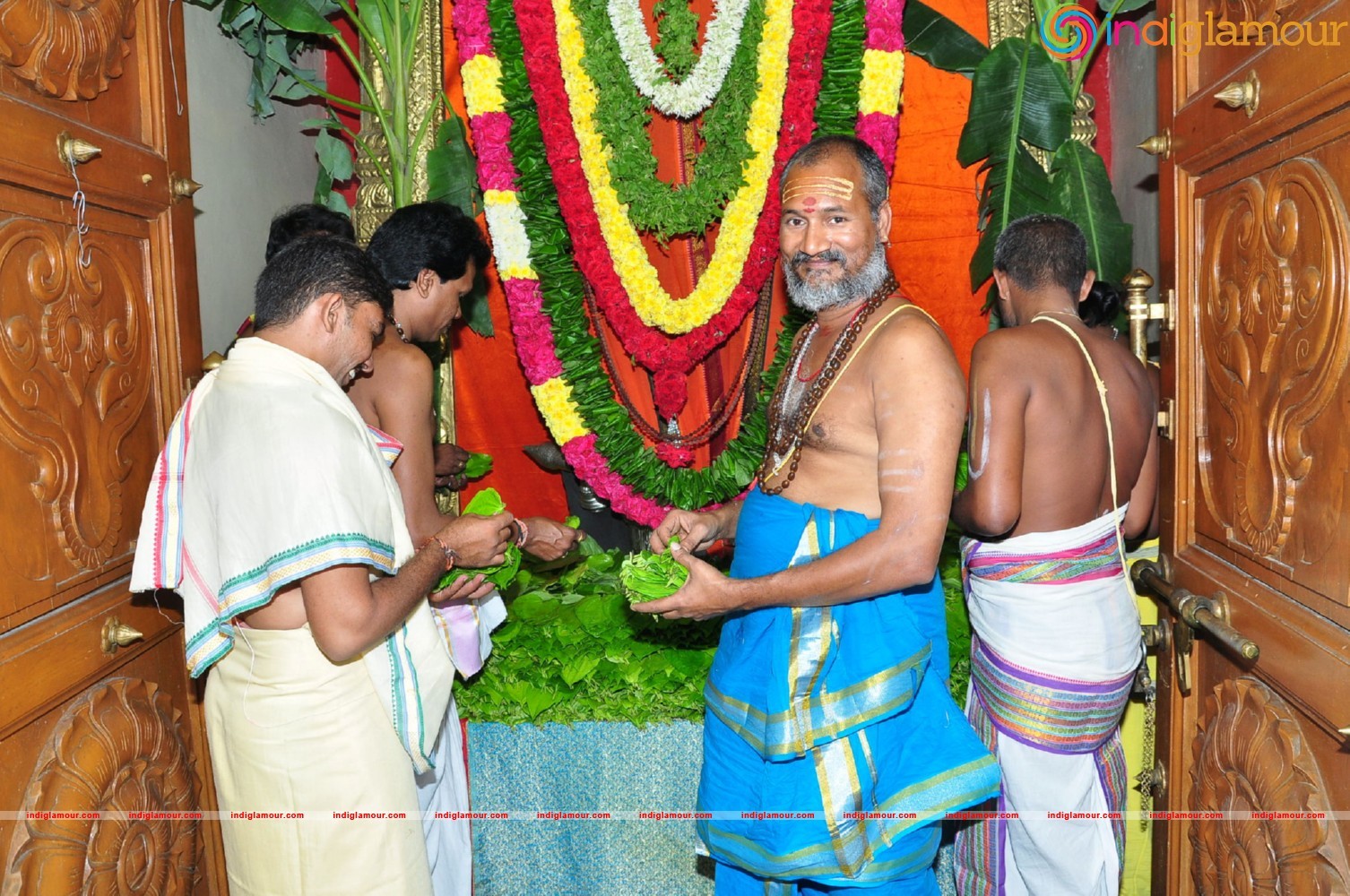 Allu Sirish At Chiranjeevi Birthday Celebrations at Filmnagar Temple Event hd photo