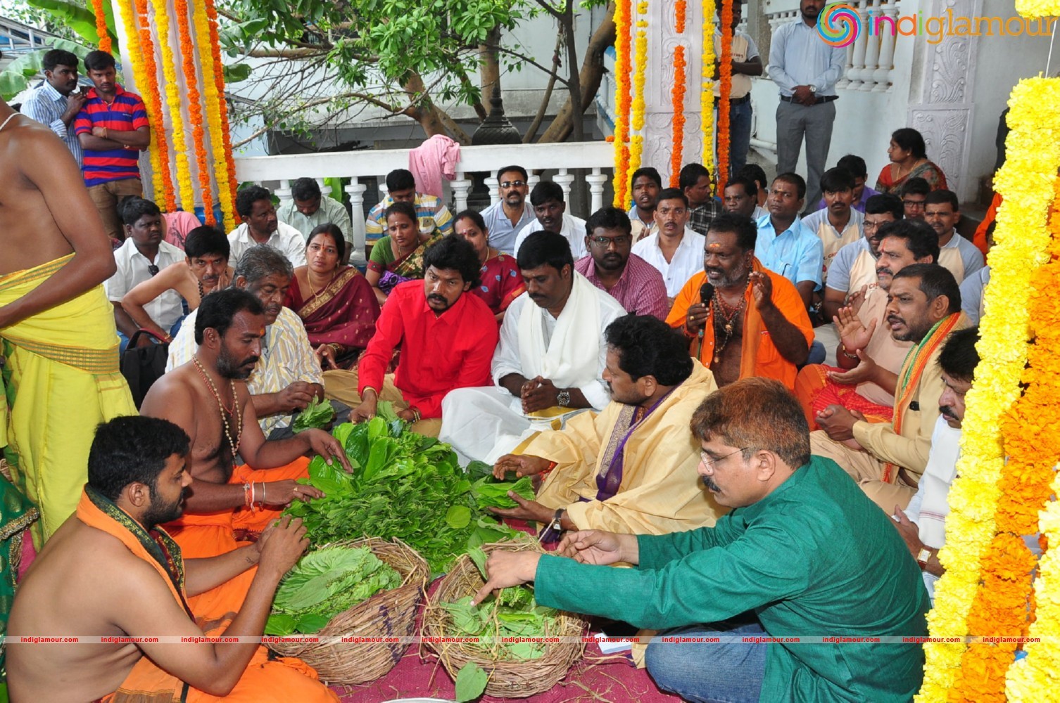 Allu Sirish At Chiranjeevi Birthday Celebrations at Filmnagar Temple Event hd photo