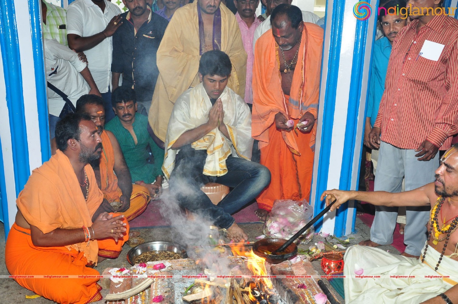 Allu Sirish At Chiranjeevi Birthday Celebrations at Filmnagar Temple Event hd photo