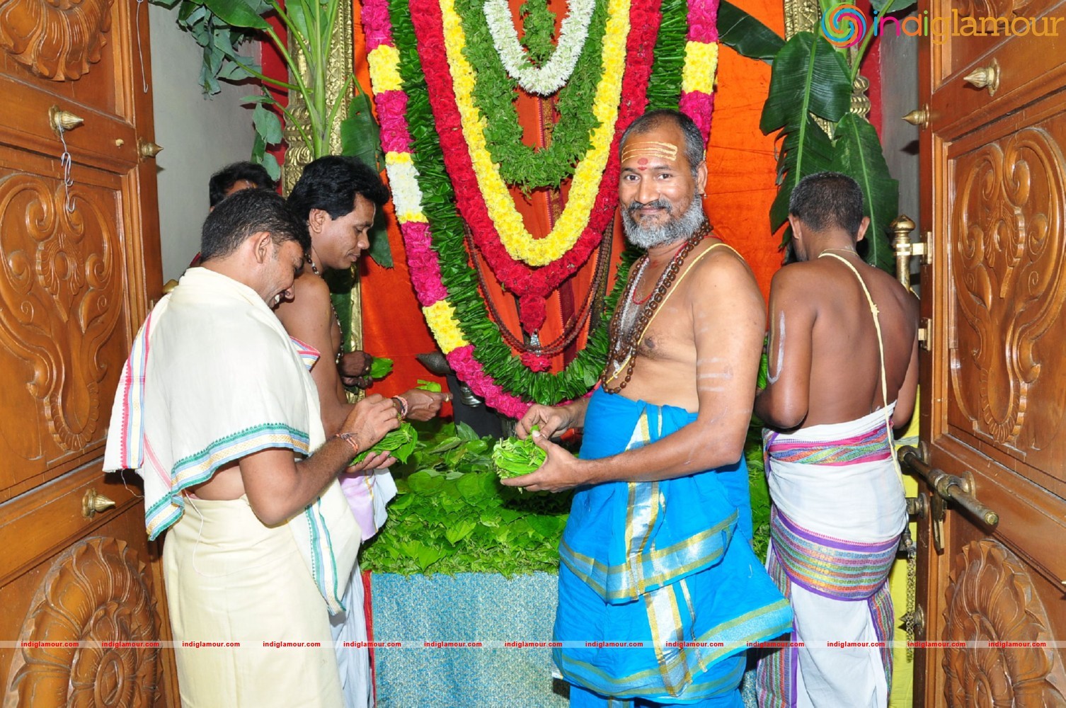 Allu Sirish At Chiranjeevi Birthday Celebrations at Filmnagar Temple Event hd photo