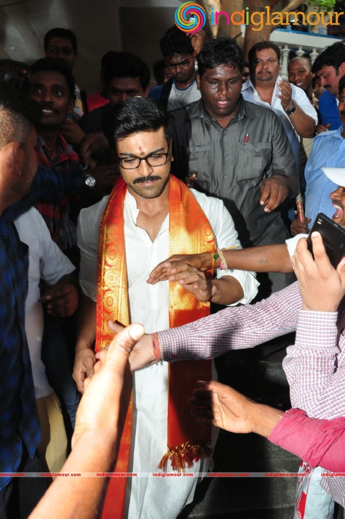 Ram Charan At Chiranjeevi Birthday Celebrations at Filmnagar Temple Event hd photo