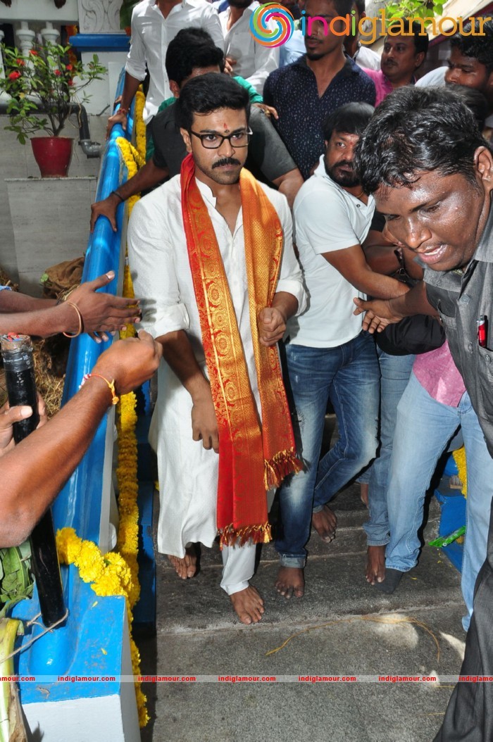 Ram Charan At Chiranjeevi Birthday Celebrations at Filmnagar Temple Event hd photo