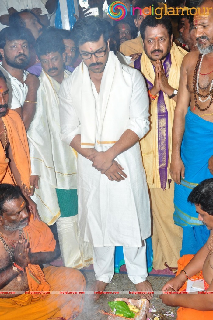 Ram Charan At Chiranjeevi Birthday Celebrations at Filmnagar Temple Event hd photo