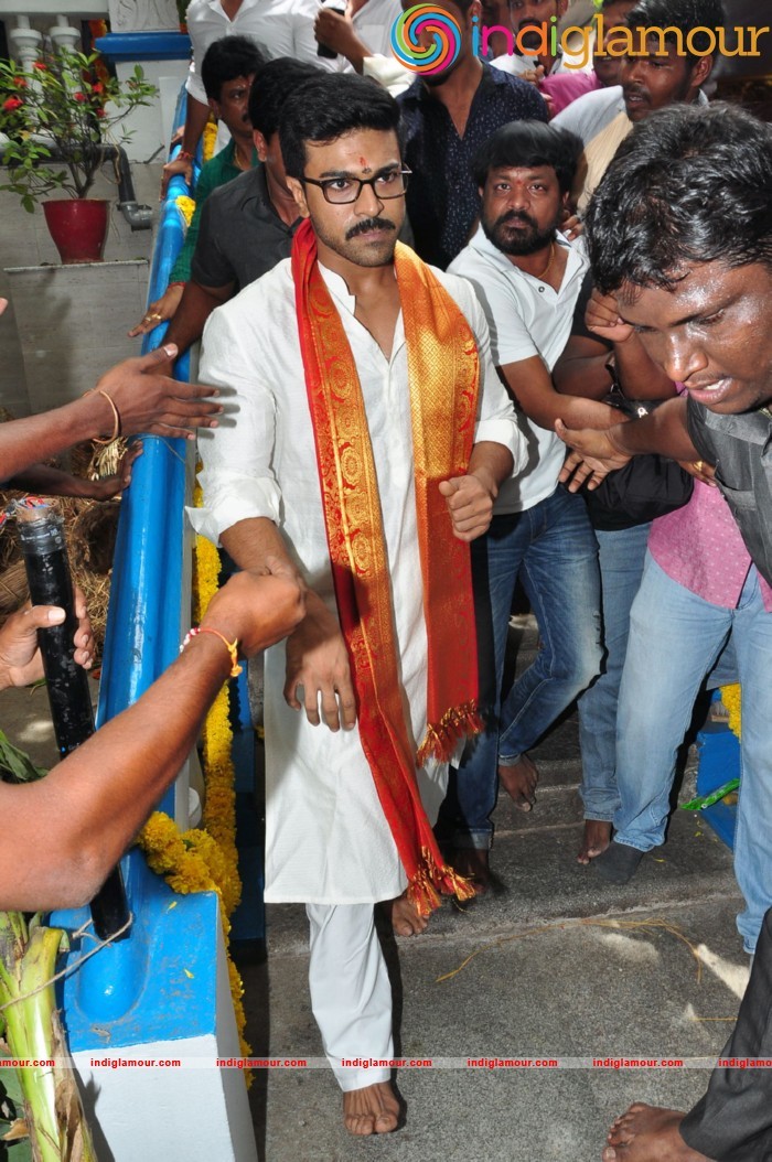 Ram Charan At Chiranjeevi Birthday Celebrations at Filmnagar Temple Event hd photo