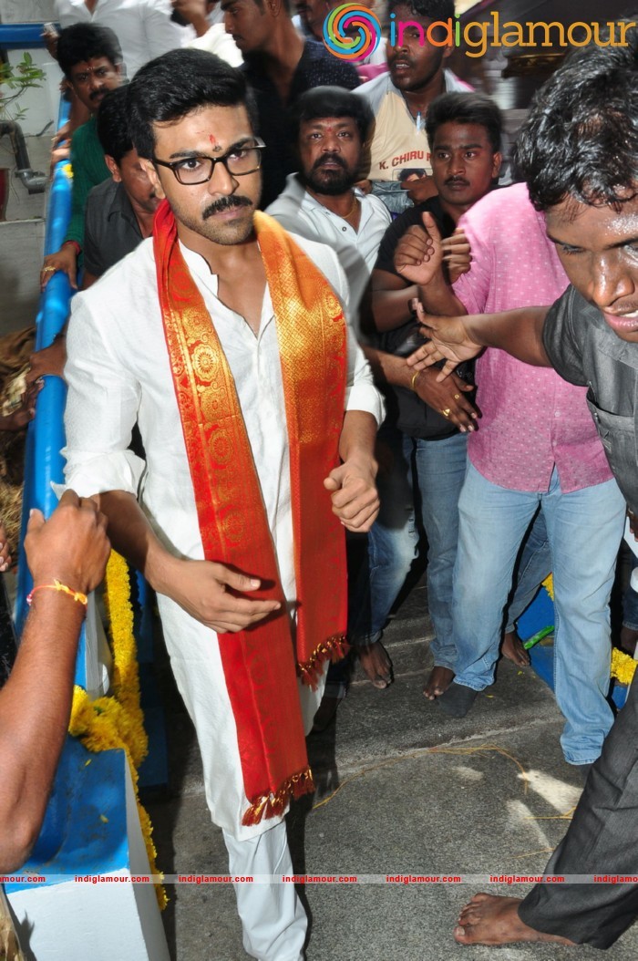 Ram Charan At Chiranjeevi Birthday Celebrations at Filmnagar Temple Event hd photo