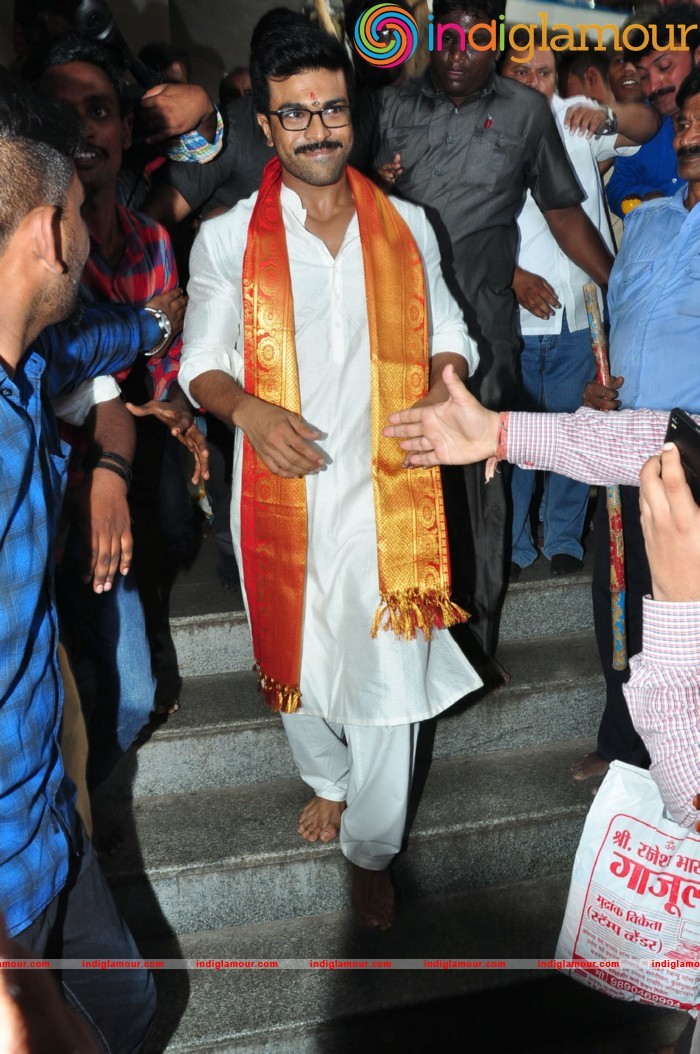 Ram Charan At Chiranjeevi Birthday Celebrations at Filmnagar Temple Event hd photo