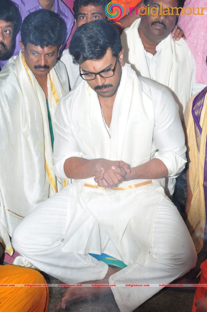 Ram Charan At Chiranjeevi Birthday Celebrations at Filmnagar Temple Event hd photo