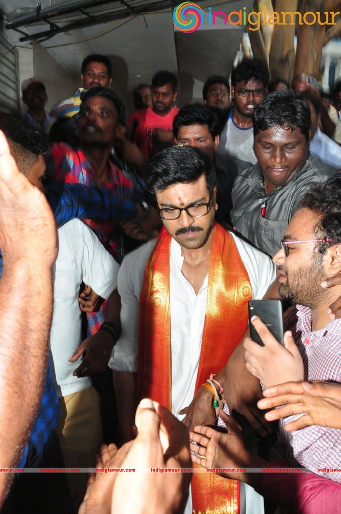 Ram Charan At Chiranjeevi Birthday Celebrations at Filmnagar Temple Event hd photo
