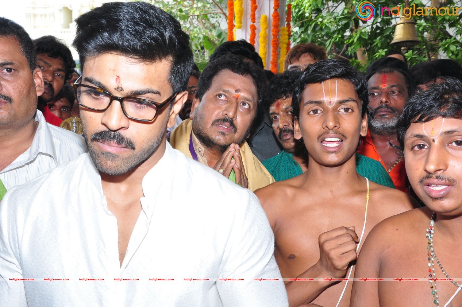 Ram Charan At Chiranjeevi Birthday Celebrations at Filmnagar Temple Event hd photo