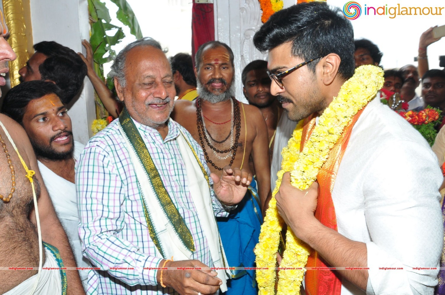 Ram Charan At Chiranjeevi Birthday Celebrations at Filmnagar Temple Event hd photo