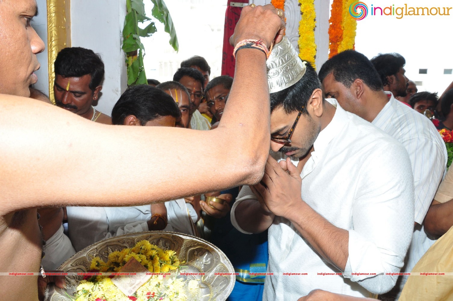 Ram Charan At Chiranjeevi Birthday Celebrations at Filmnagar Temple Event hd photo