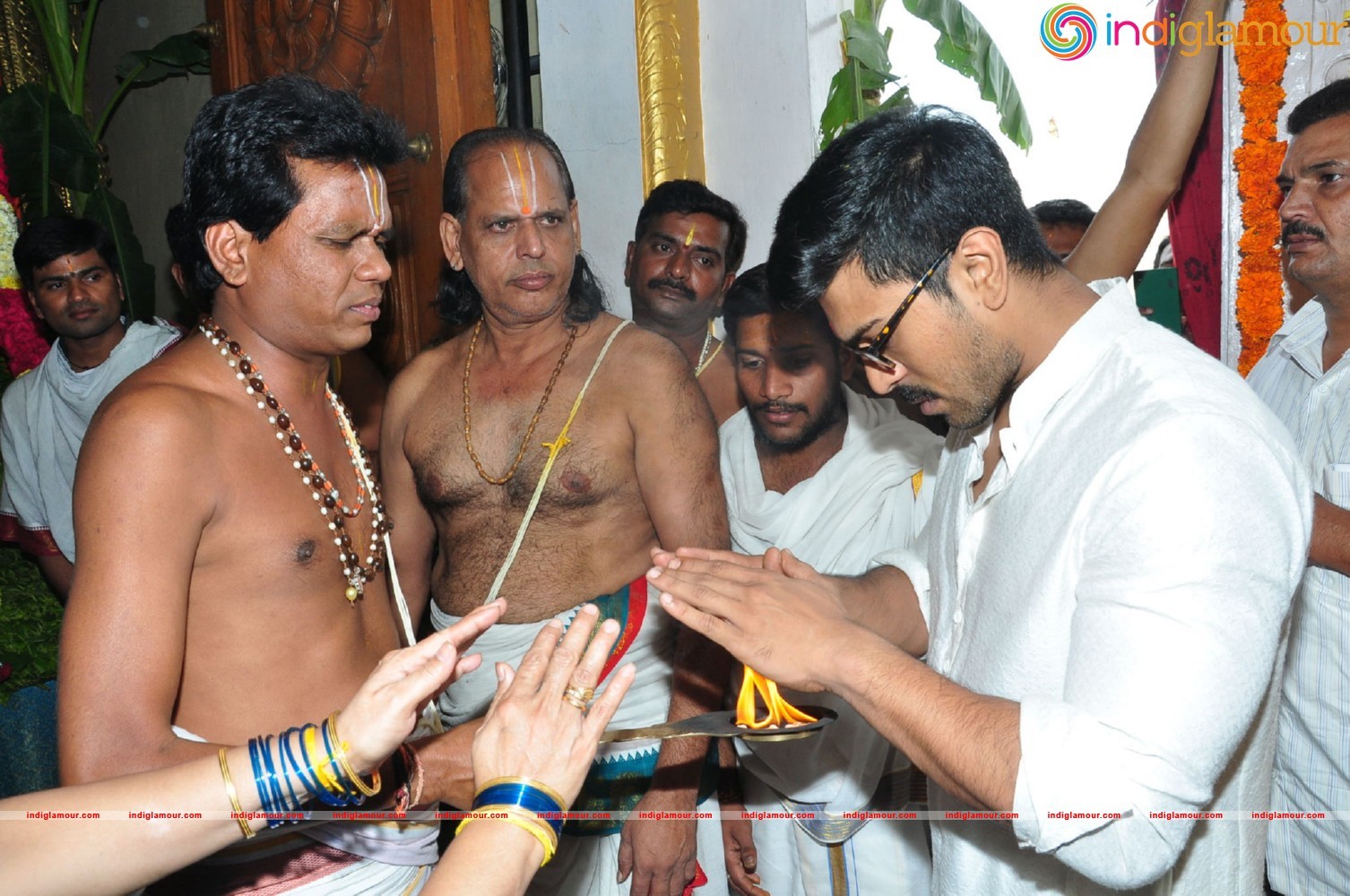 Ram Charan At Chiranjeevi Birthday Celebrations at Filmnagar Temple Event hd photo