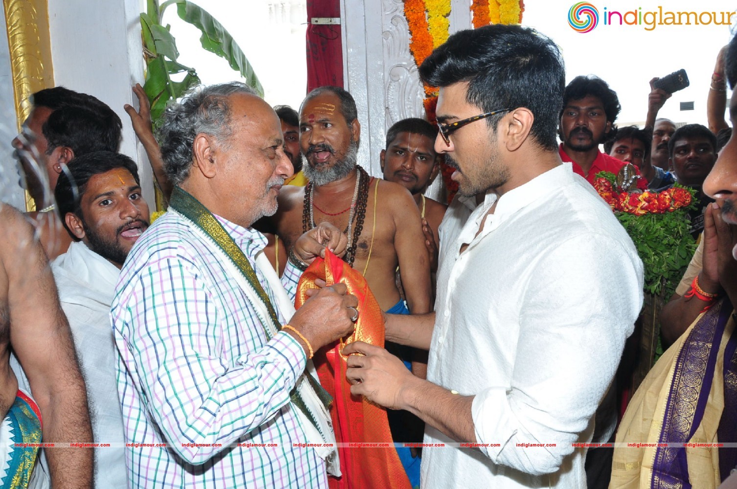 Ram Charan At Chiranjeevi Birthday Celebrations at Filmnagar Temple Event hd photo