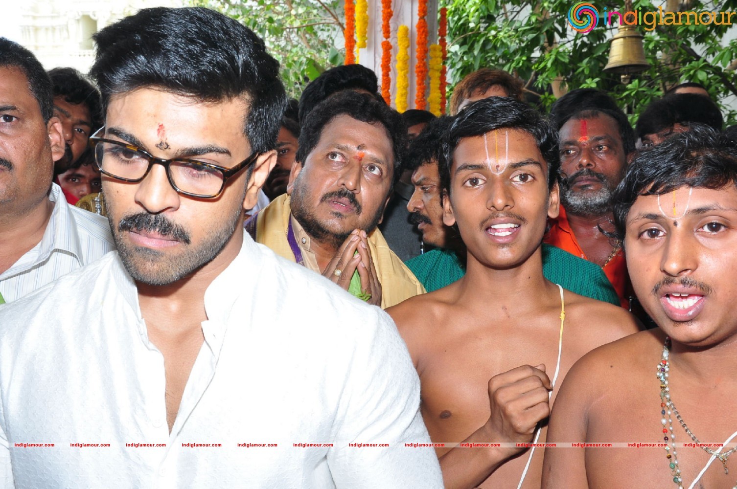 Ram Charan At Chiranjeevi Birthday Celebrations at Filmnagar Temple Event hd photo