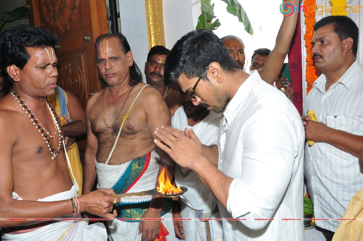 Ram Charan At Chiranjeevi Birthday Celebrations at Filmnagar Temple Event hd photo
