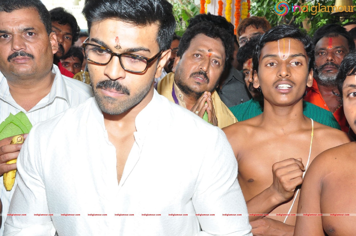 Ram Charan At Chiranjeevi Birthday Celebrations at Filmnagar Temple Event hd photo